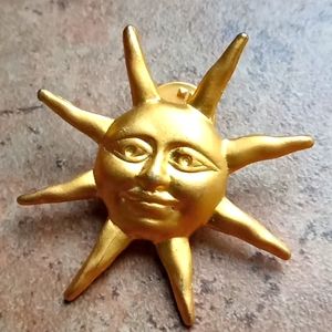 🌹🐦AWESOME!/ GOLDENTONE SUN PIN ☀ 🥰